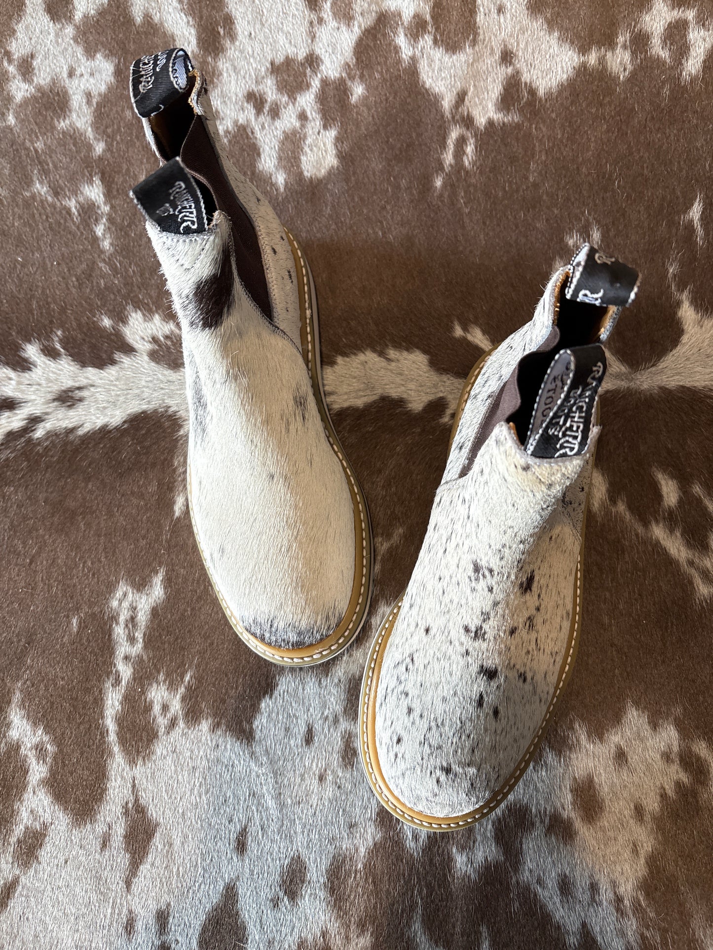 ODD BALL : Size 9 B (26cm) || WOMENS COWHIDE LECHERA