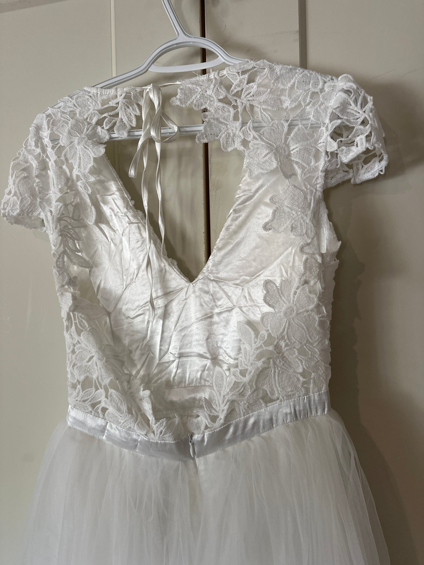 Size M White Dress (wedding?)