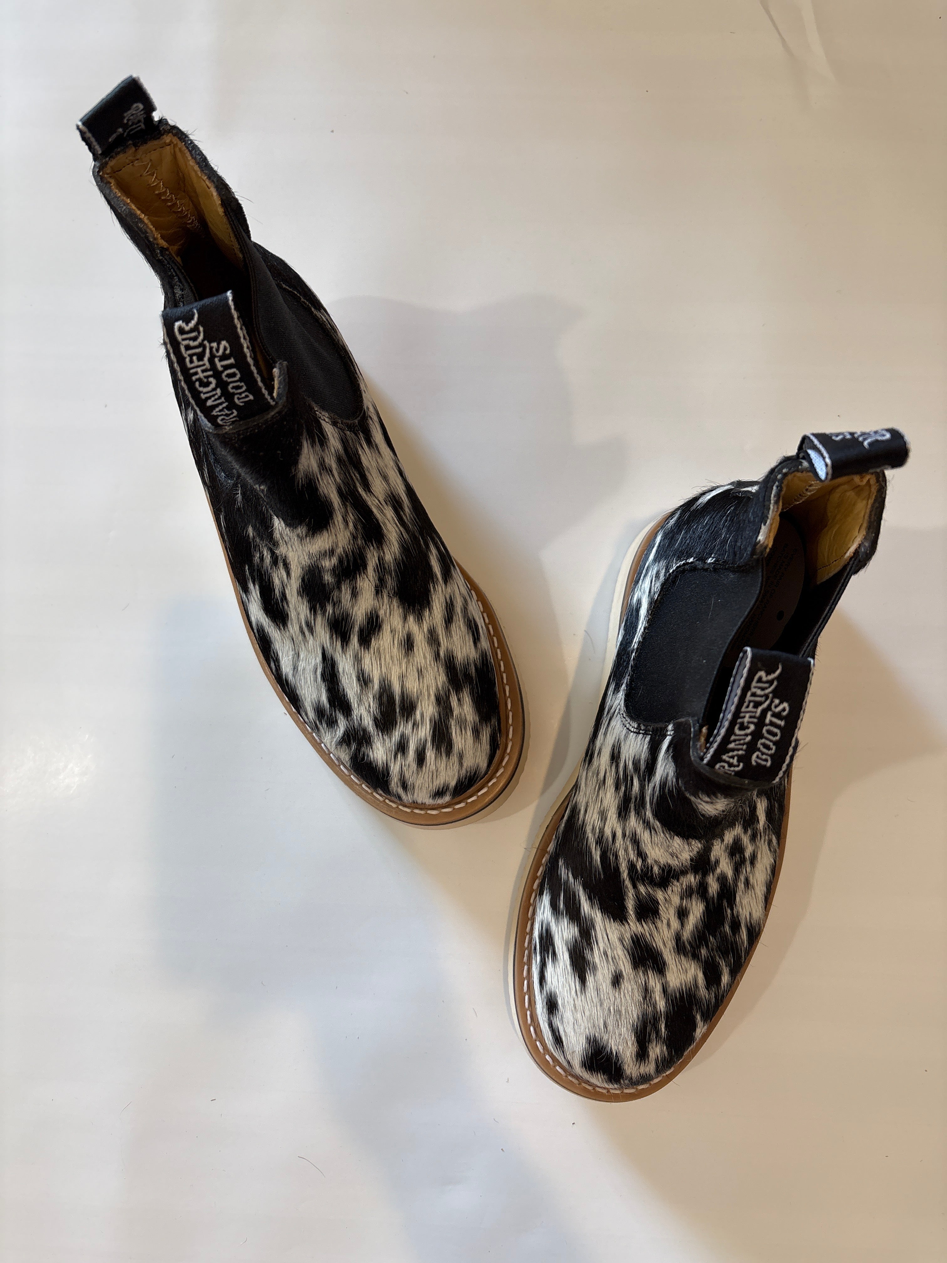 SIZE 7 B (24cm) :: OG WOMENS COWHIDE LECHERA