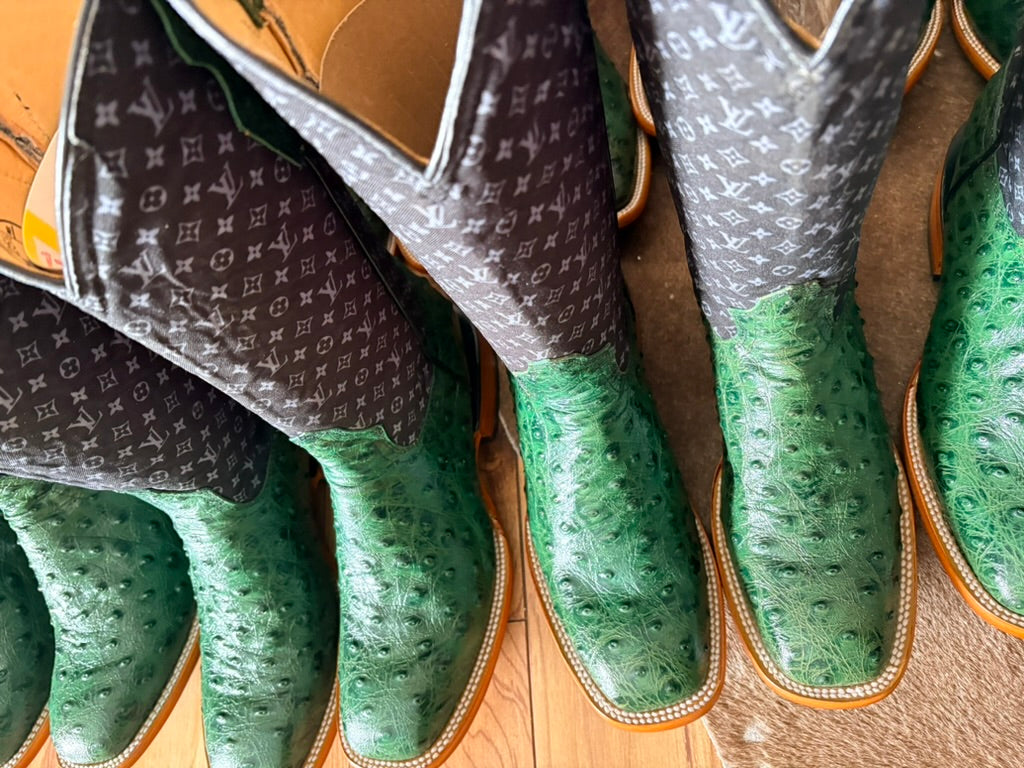 RANCHERR WOMENS :: "Lucky V"