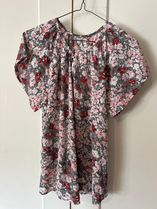 Size M Floral Tshirt