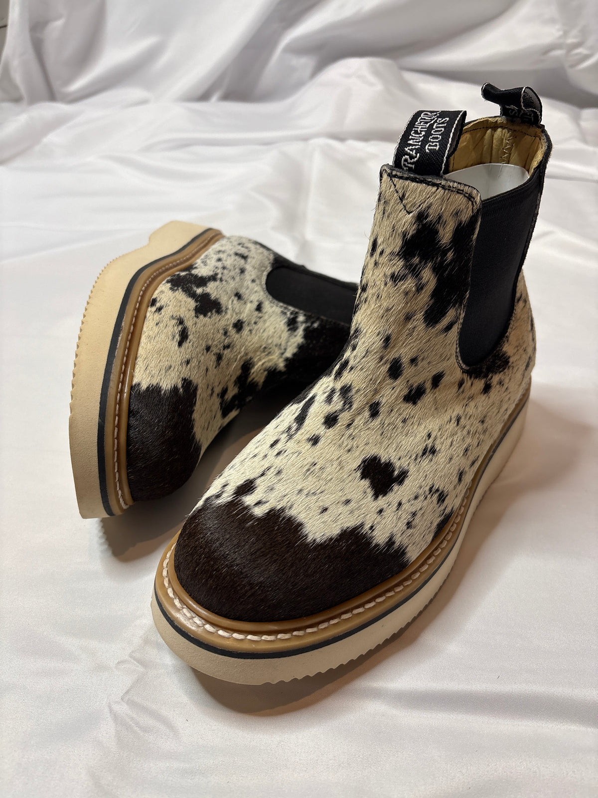SIZE 8.5 E (25.5cm) :: COWHIDE WOMENS LECHERA
