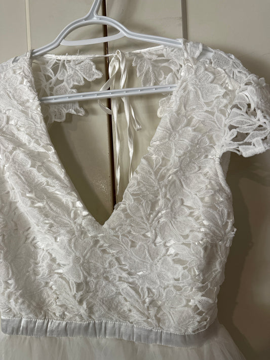 Size M White Dress (wedding?)