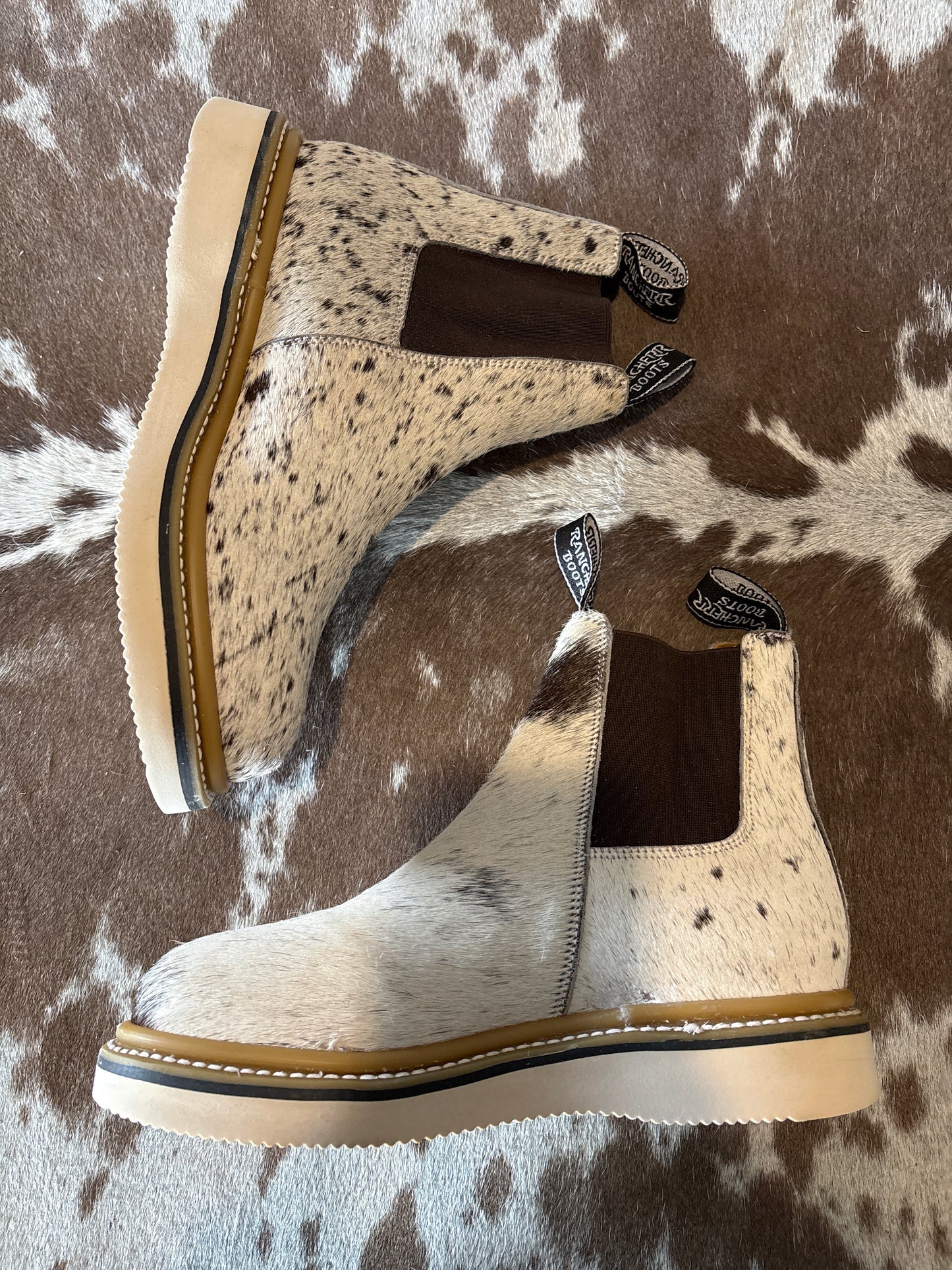 ODD BALL : Size 9 B (26cm) || WOMENS COWHIDE LECHERA