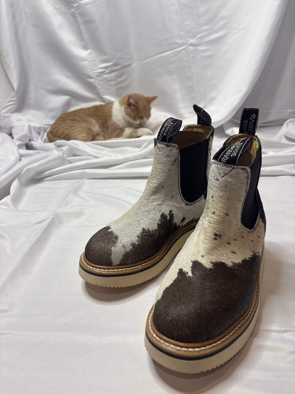 SIZE 8 C (25cm) :: COWHIDE WOMENS LECHERA