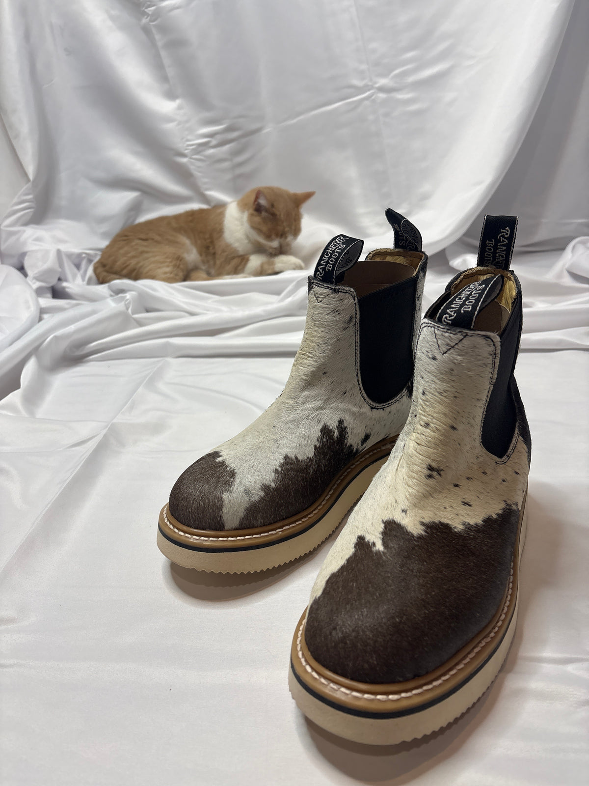 SIZE 8 C (25cm) :: COWHIDE WOMENS LECHERA