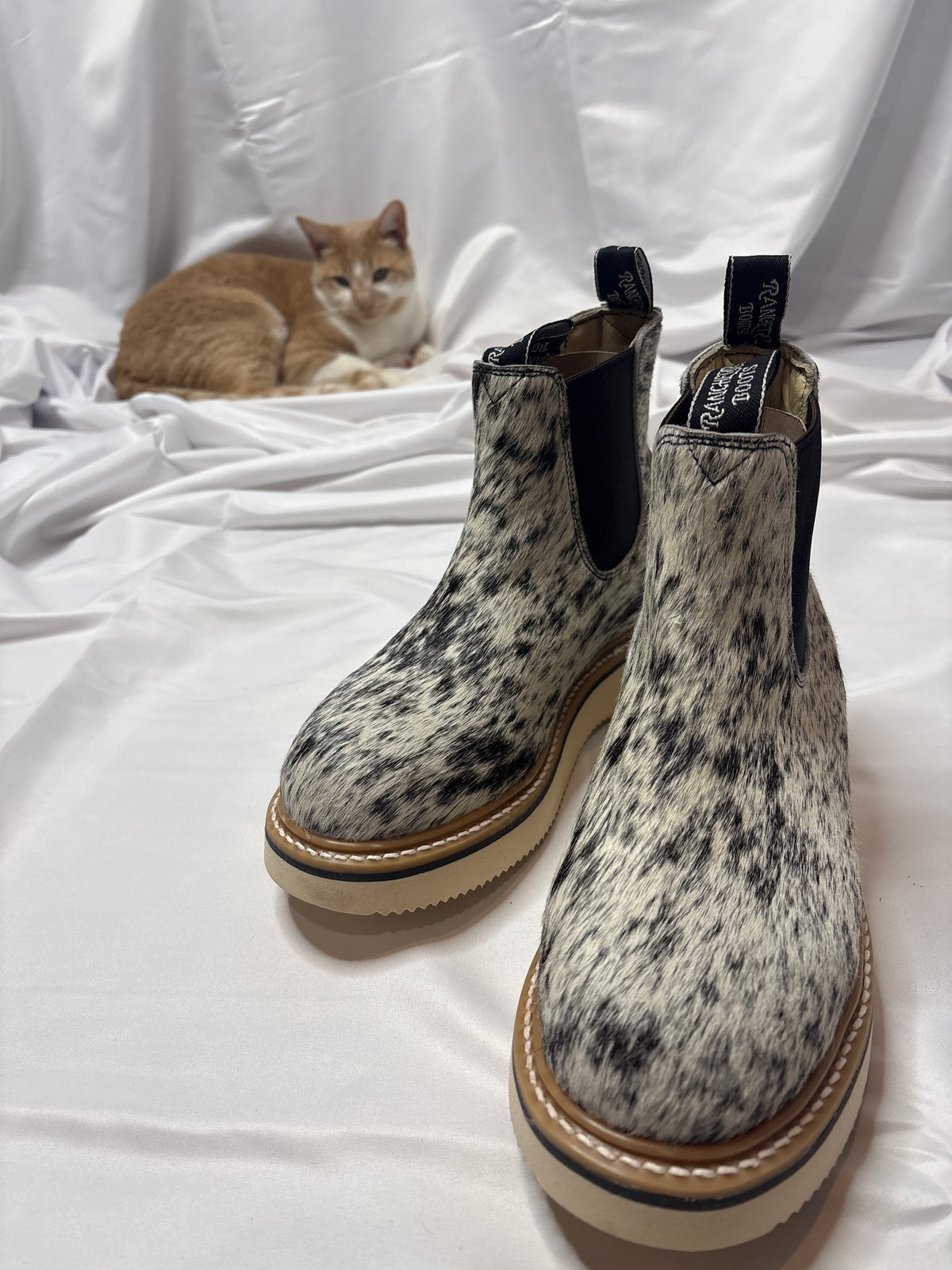 SIZE 8.5 C (25.5cm) :: COWHIDE WOMENS LECHERA